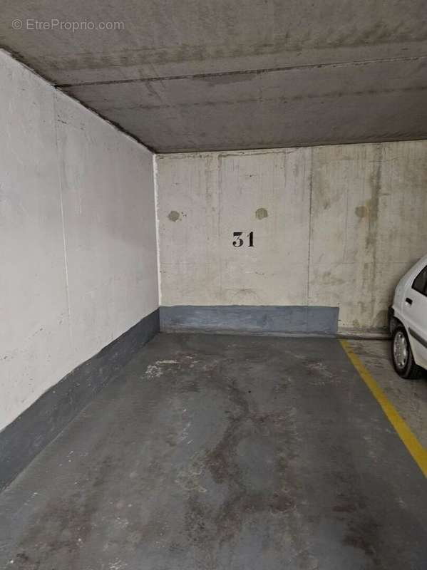 Parking à LES MUREAUX