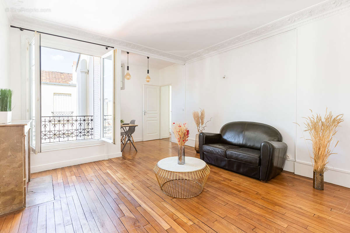 Appartement à COURBEVOIE