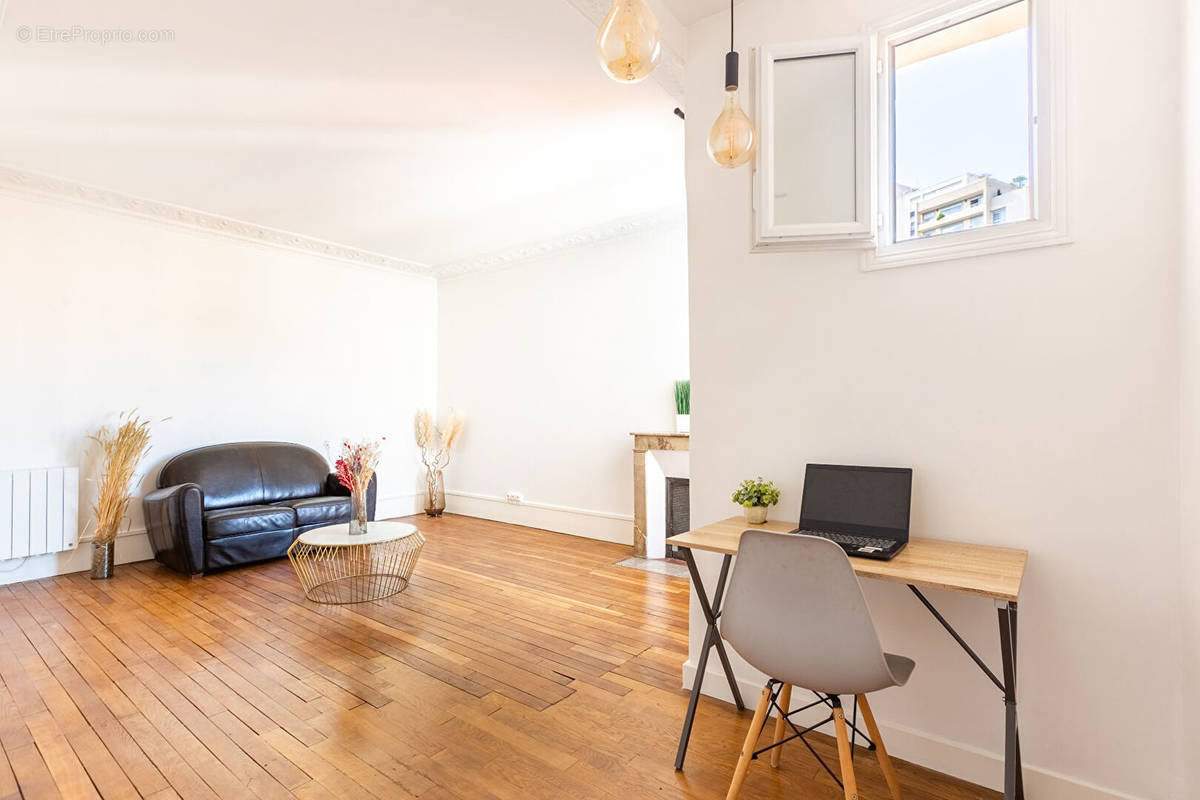 Appartement à COURBEVOIE