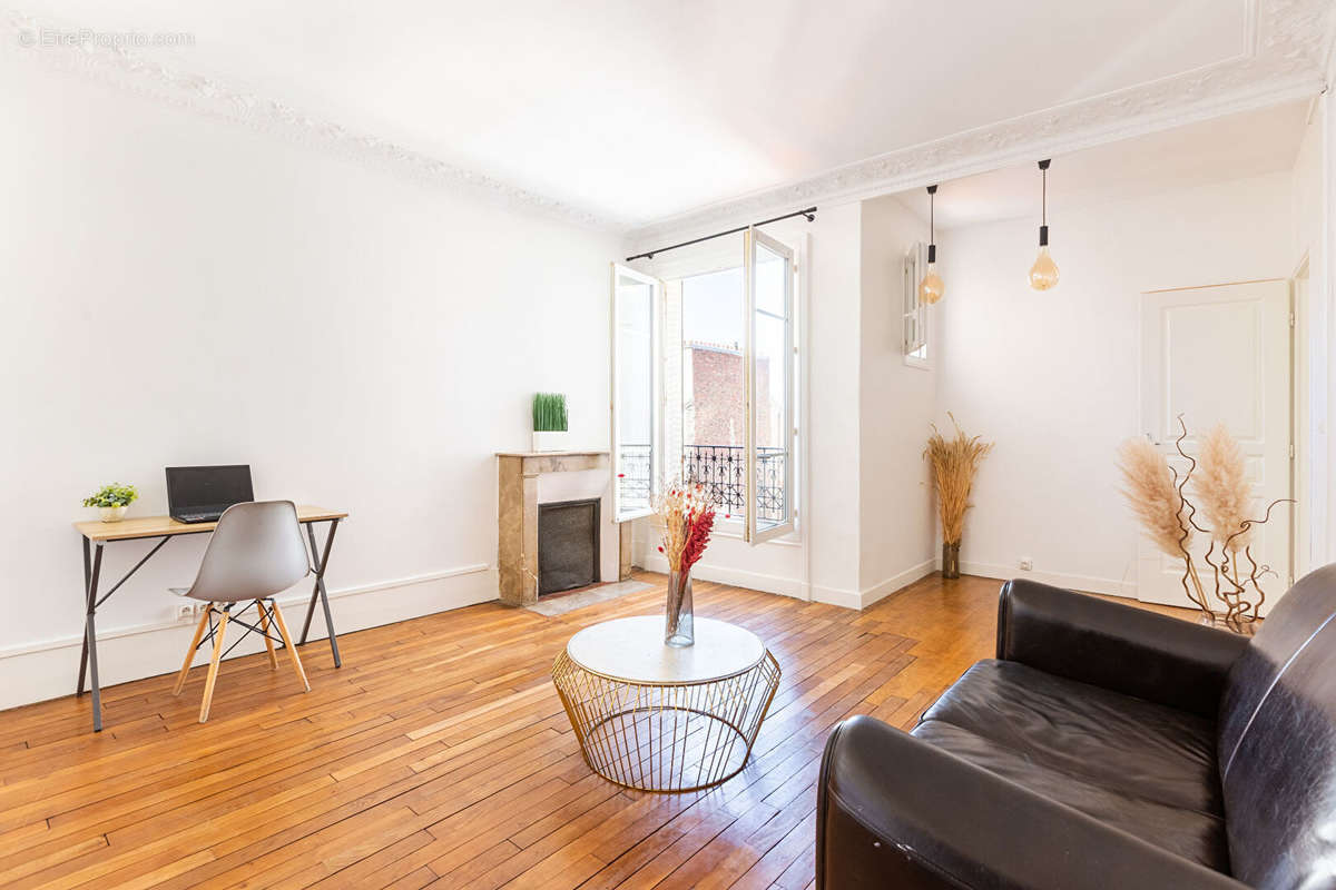 Appartement à COURBEVOIE