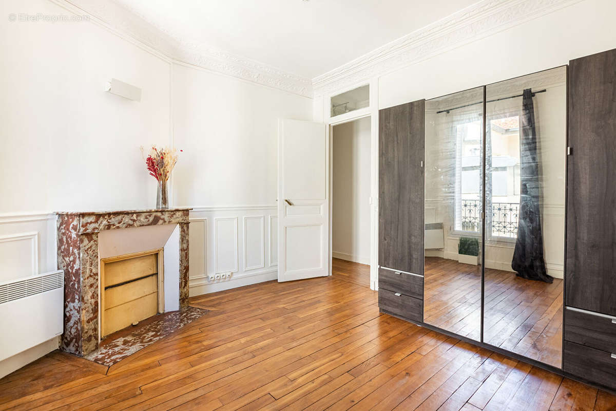 Appartement à COURBEVOIE