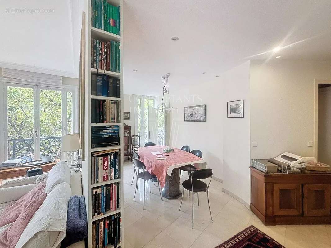 Appartement à PARIS-9E