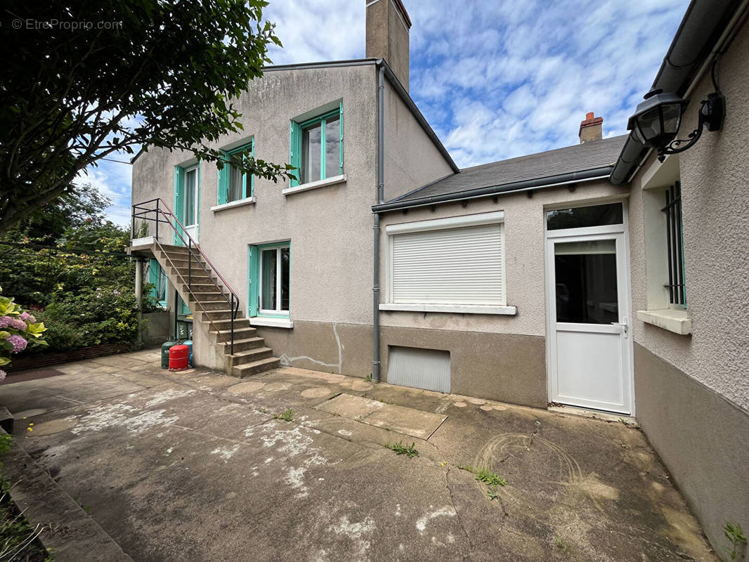 Maison à SAINT-JEAN-DE-LA-RUELLE