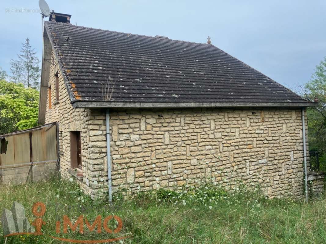 Maison à SURGY