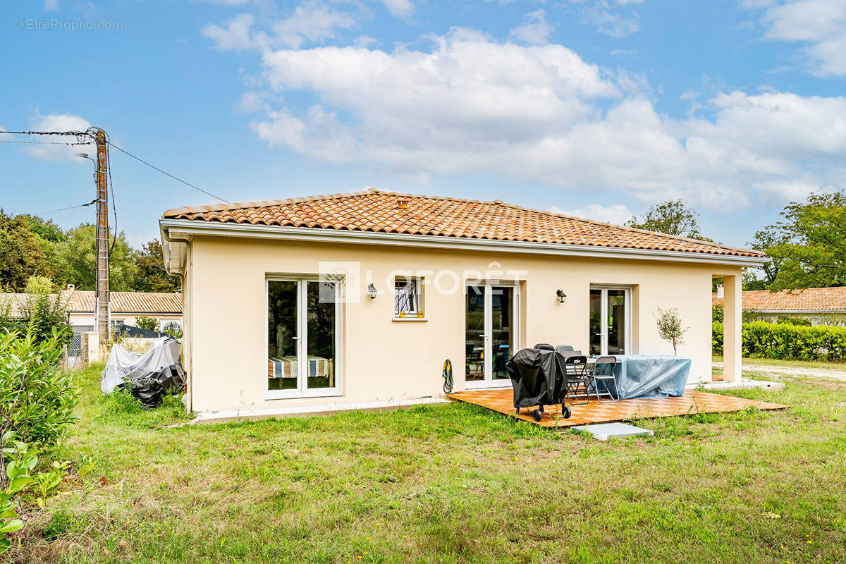 Maison à PEUJARD