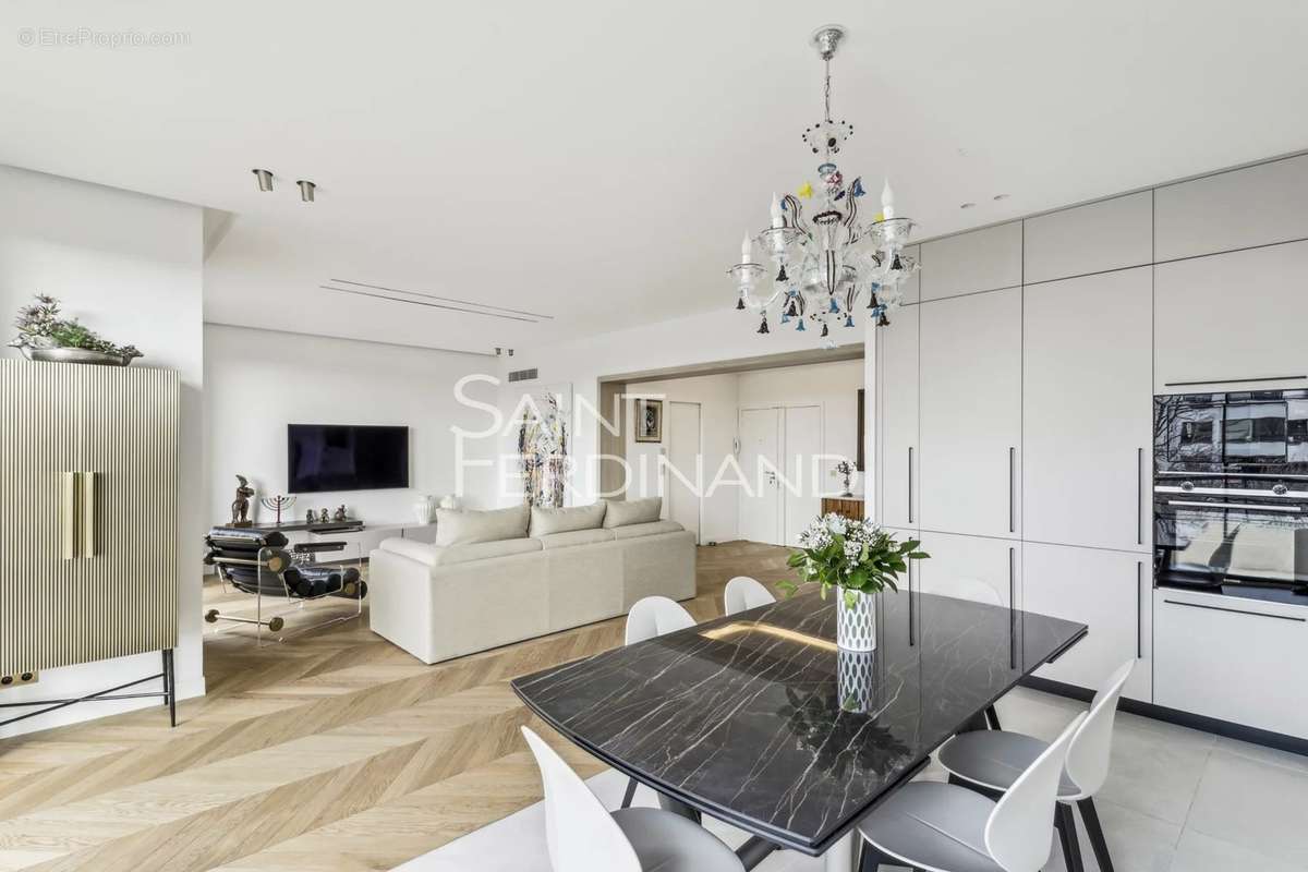 Appartement à NEUILLY-SUR-SEINE