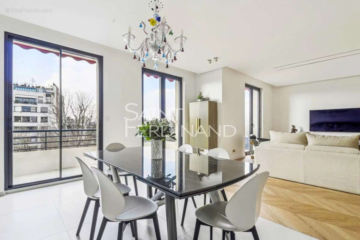 Appartement à NEUILLY-SUR-SEINE