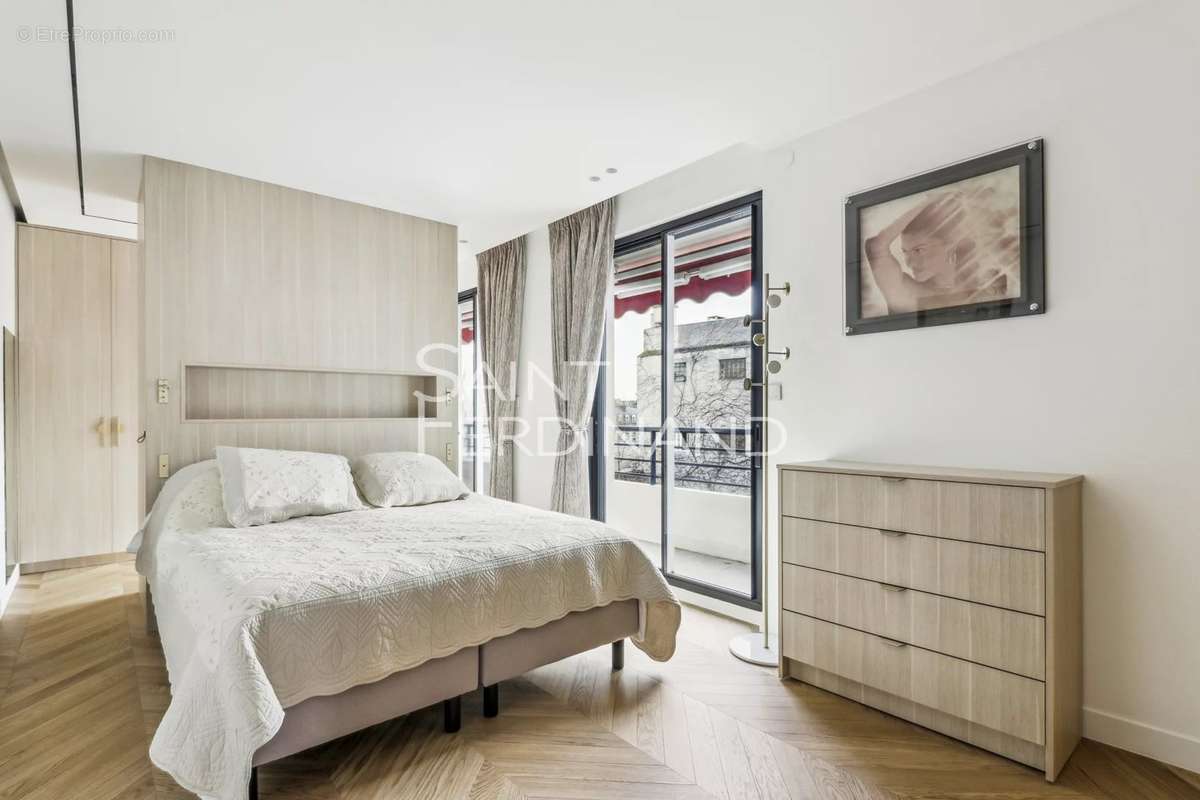 Appartement à NEUILLY-SUR-SEINE