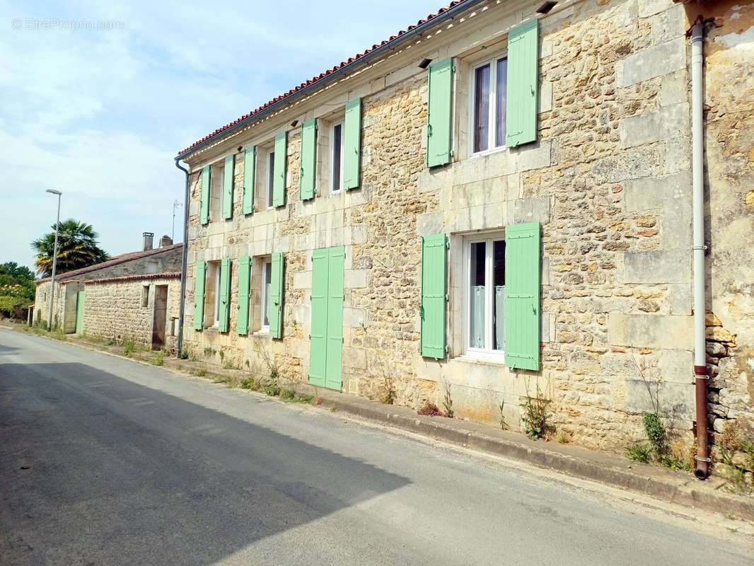 Maison à RIOUX