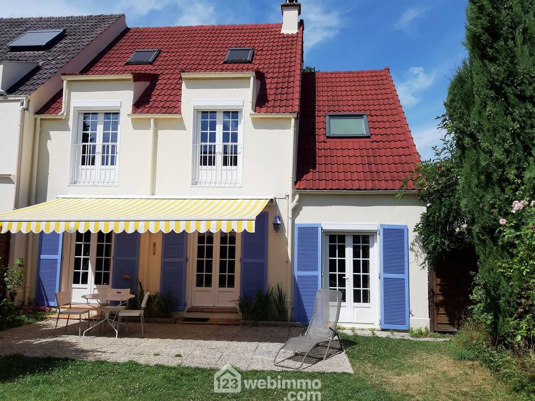 Bienvenue dans cette charmante maison familiale de plus de 132 m² située à la Vilaubois. - Maison à DAMMARIE-LES-LYS