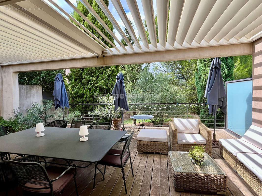 Appartement à VILLENEUVE-LES-AVIGNON