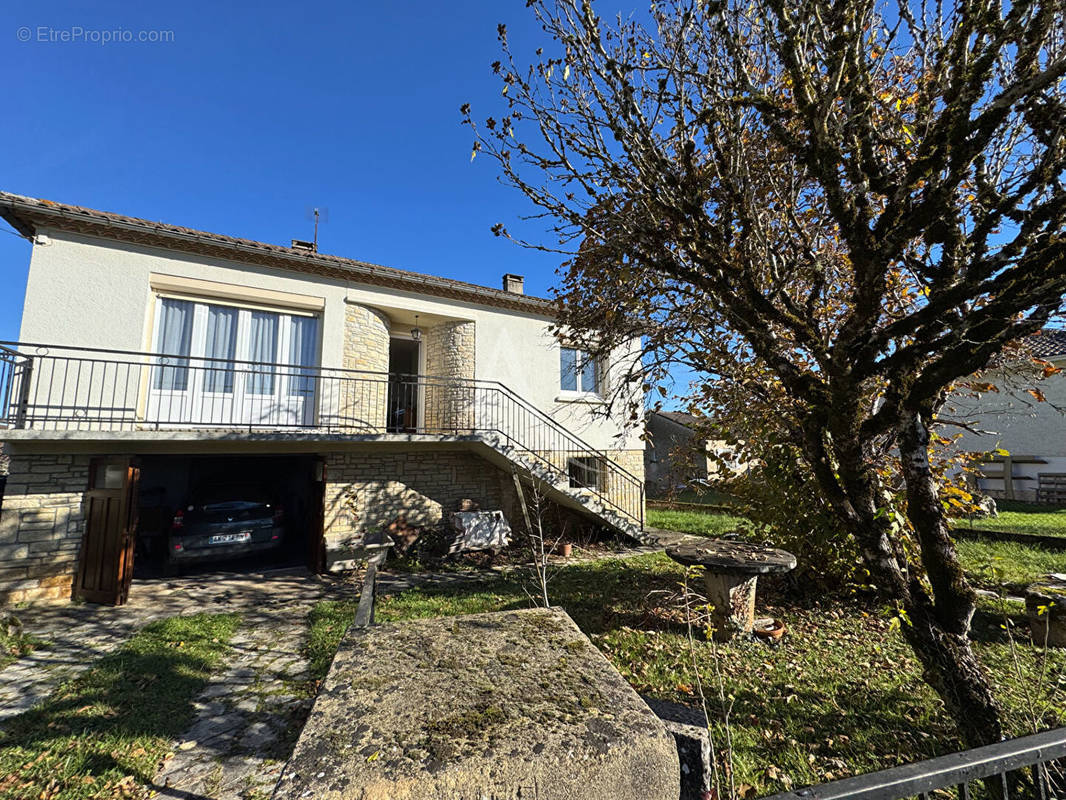 Maison à PUY-L&#039;EVEQUE