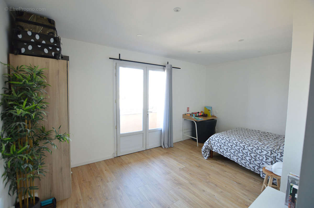 Appartement à MARSEILLE-5E