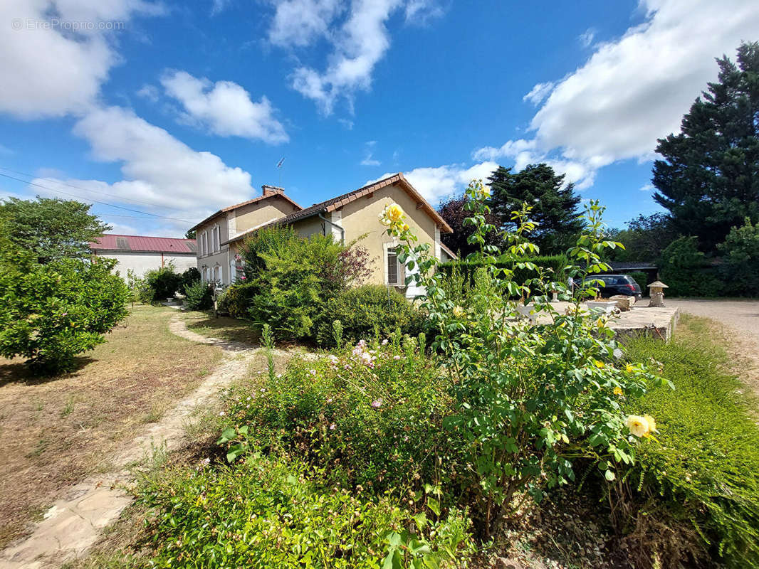 Maison à LENCLOITRE