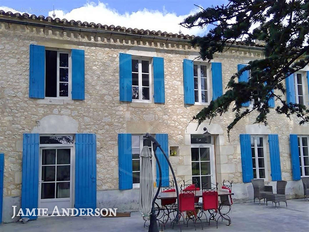 Maison à PESSAC-SUR-DORDOGNE