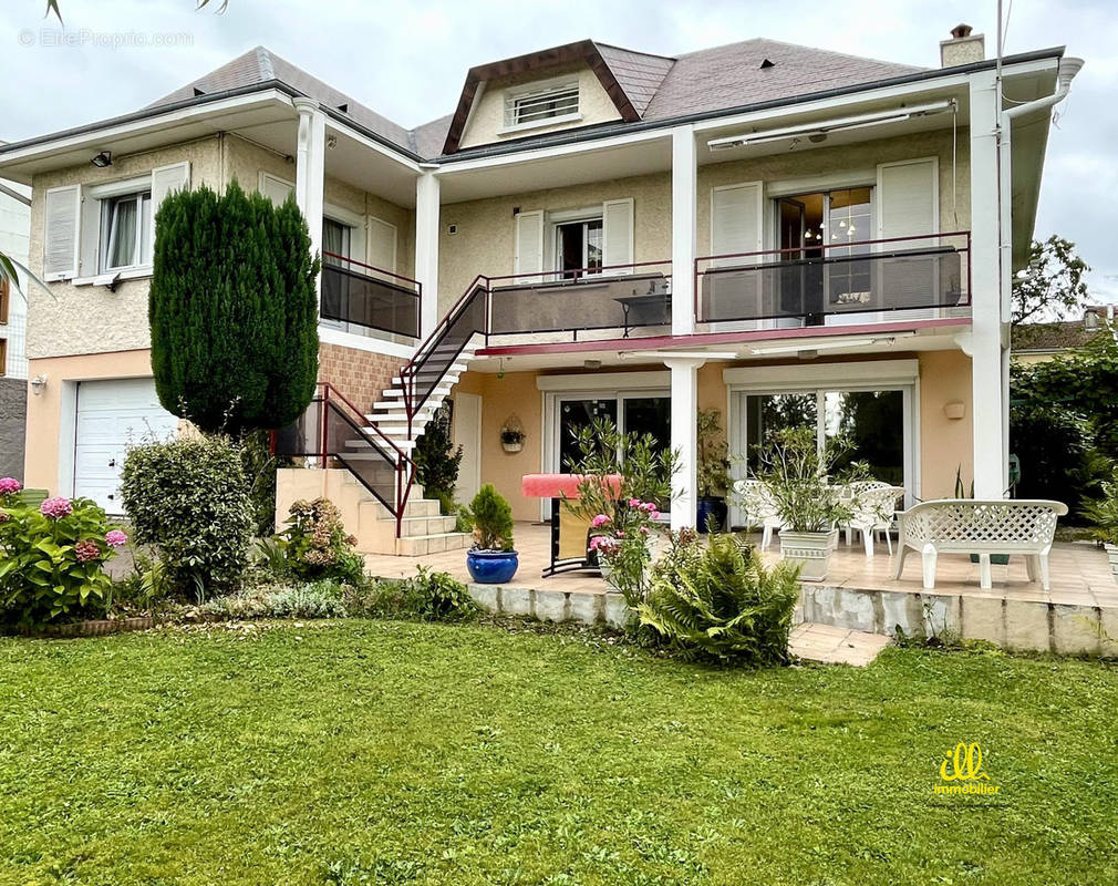 Maison à CHARLEVILLE-MEZIERES