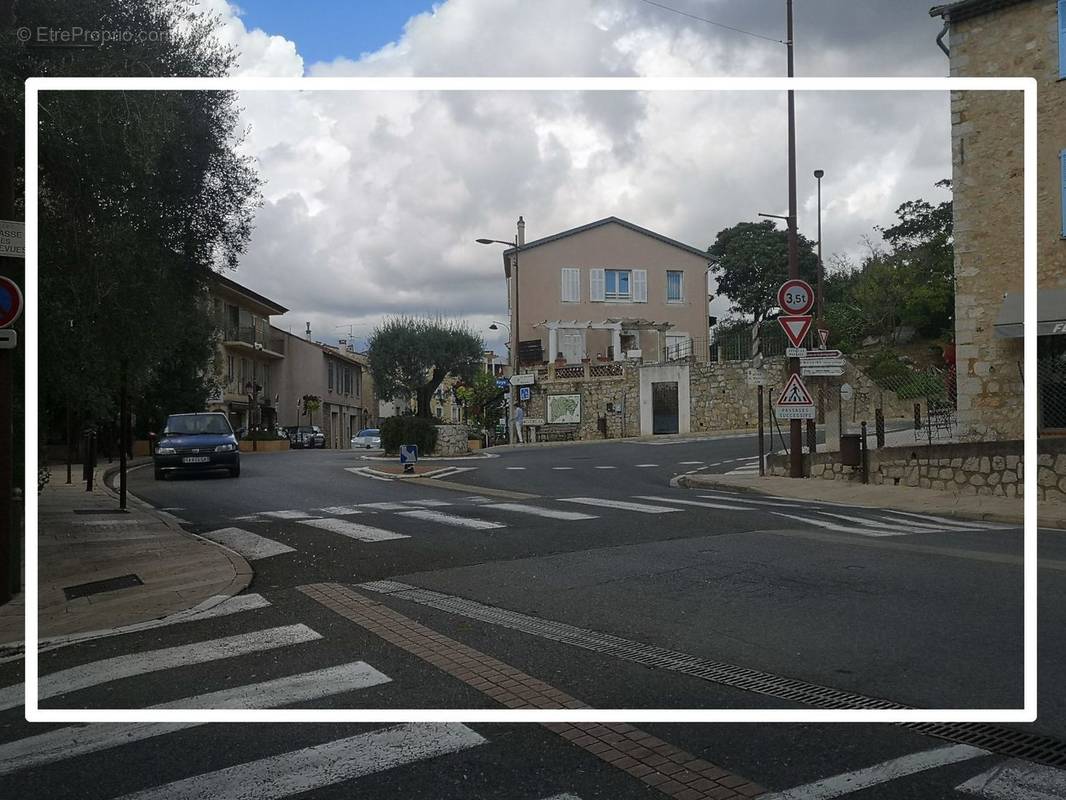 Parking à MOUGINS