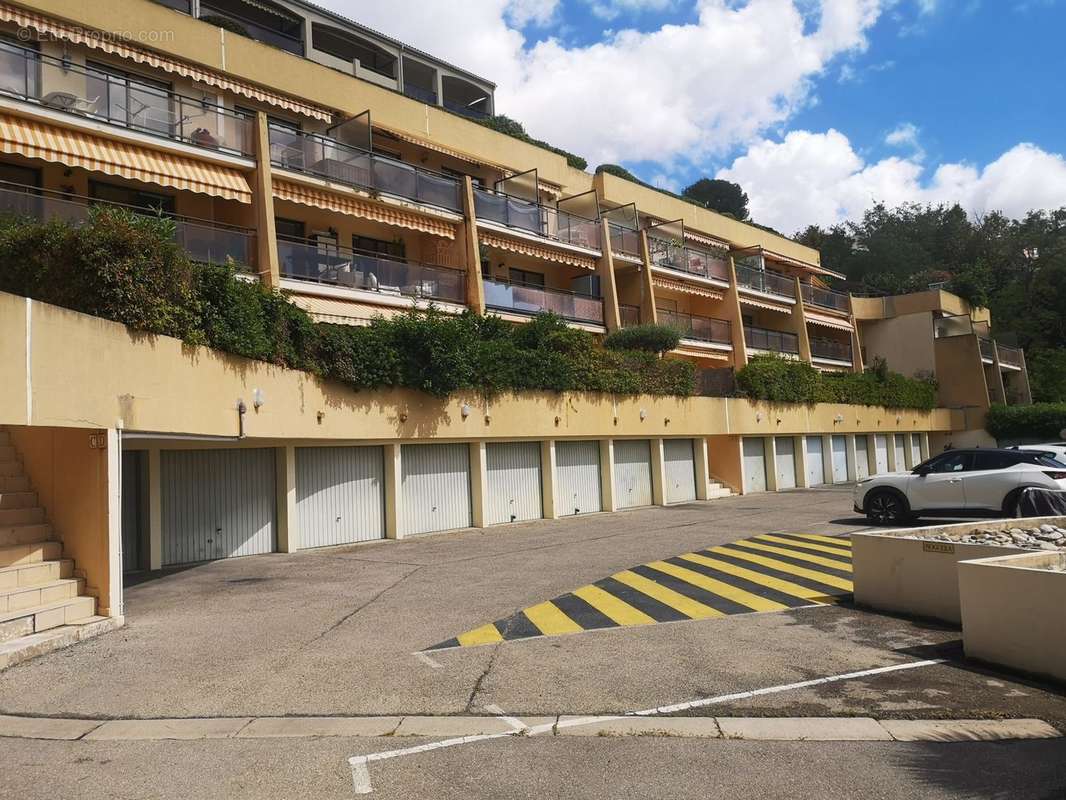 Parking à MOUGINS