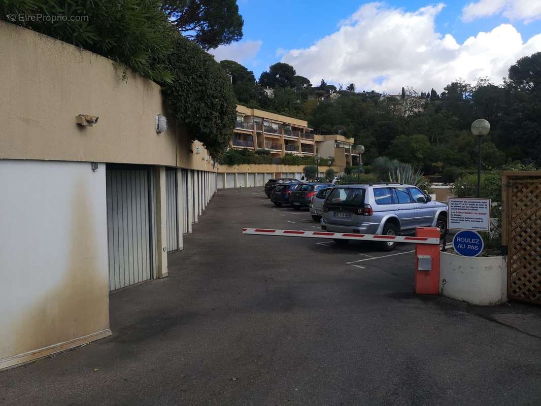 Parking à MOUGINS