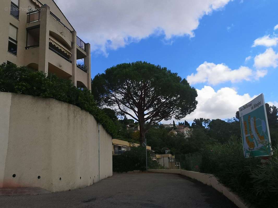 Parking à MOUGINS