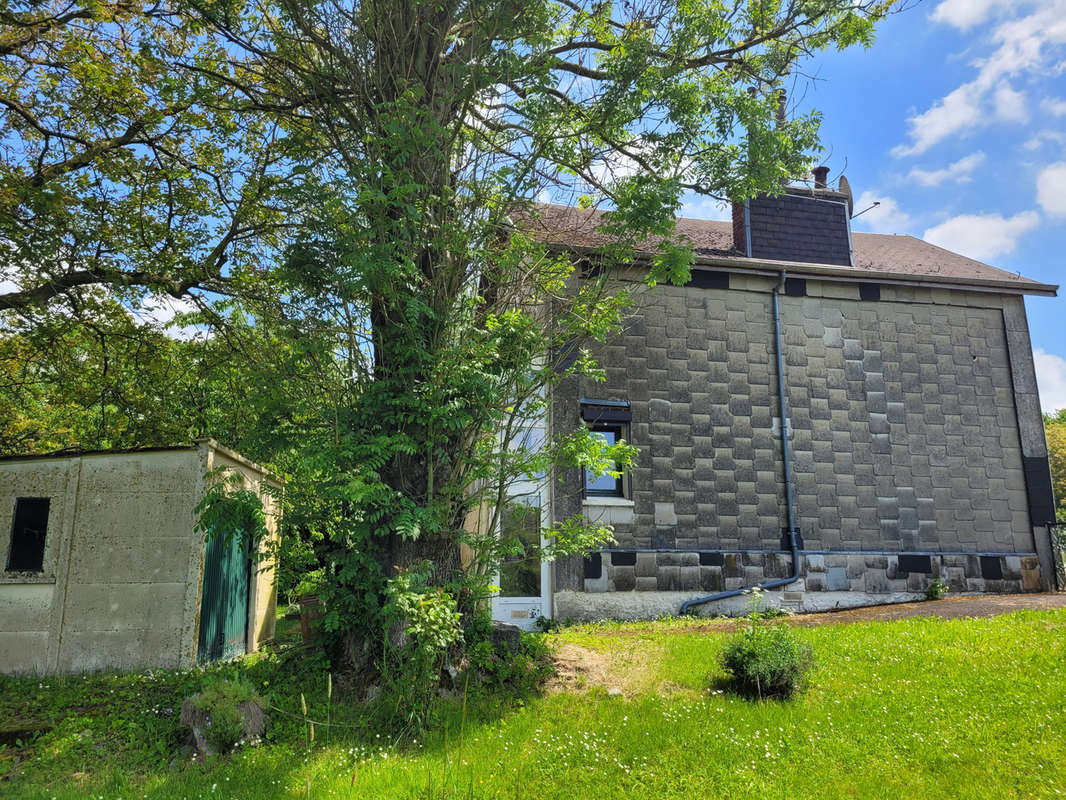 Maison à SOLRE-LE-CHATEAU