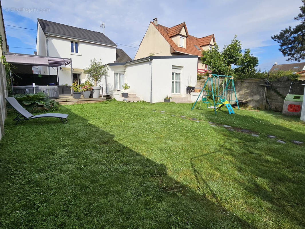 Maison à COUBRON