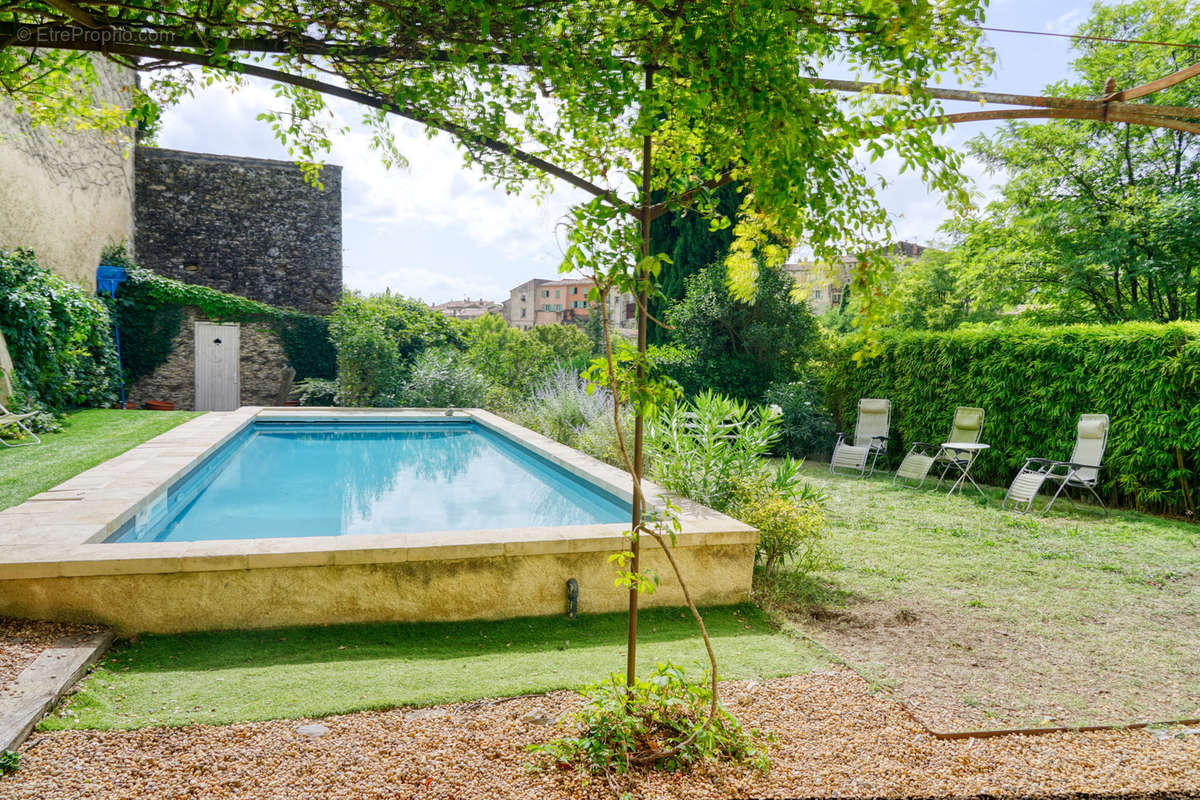 Maison à CABRIERES-D&#039;AIGUES