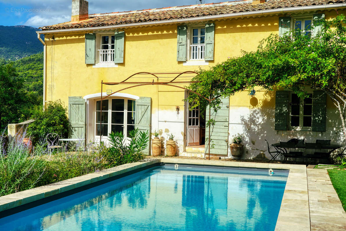 Maison à CABRIERES-D&#039;AIGUES