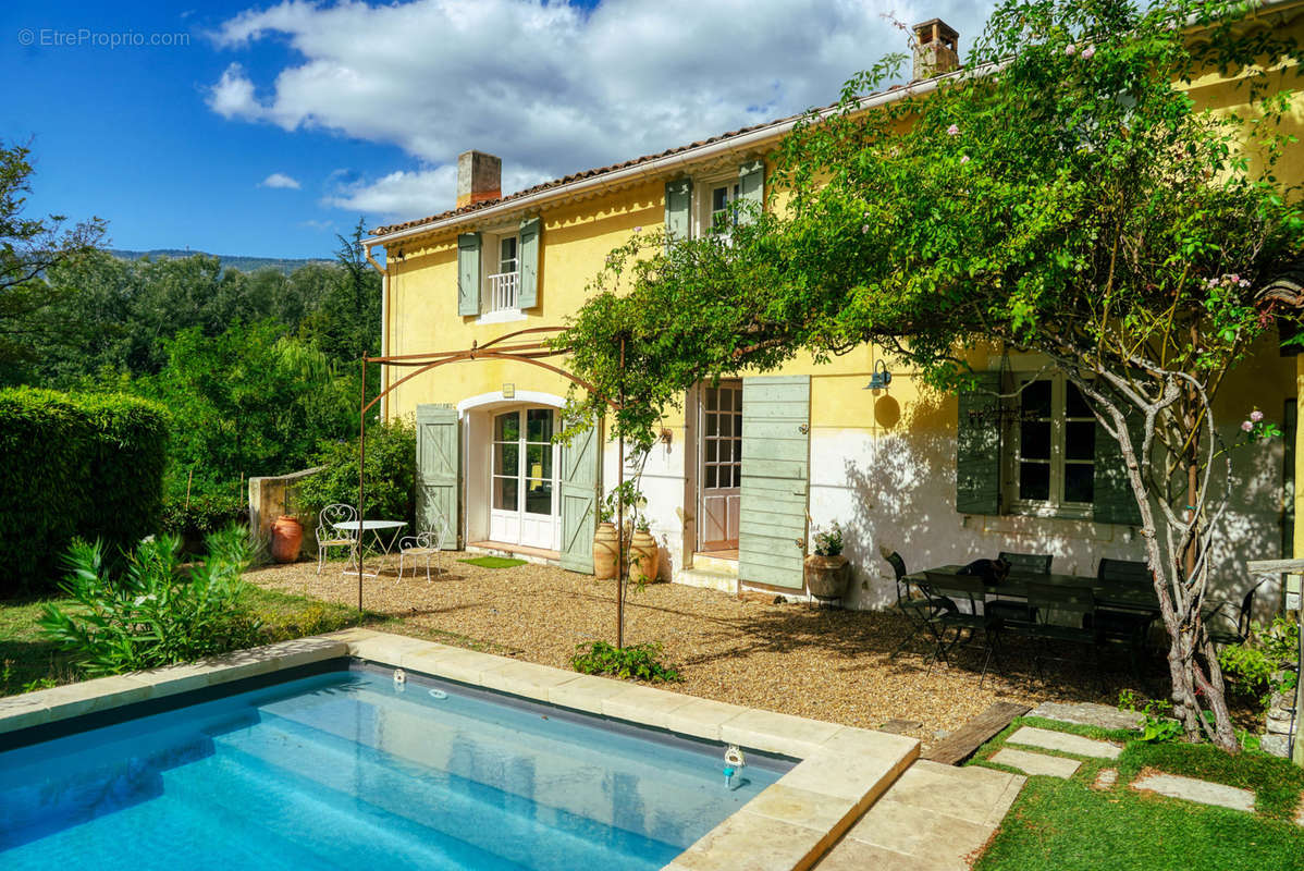 Maison à CABRIERES-D&#039;AIGUES