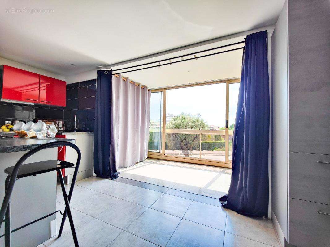 Appartement à VILLENEUVE-LOUBET