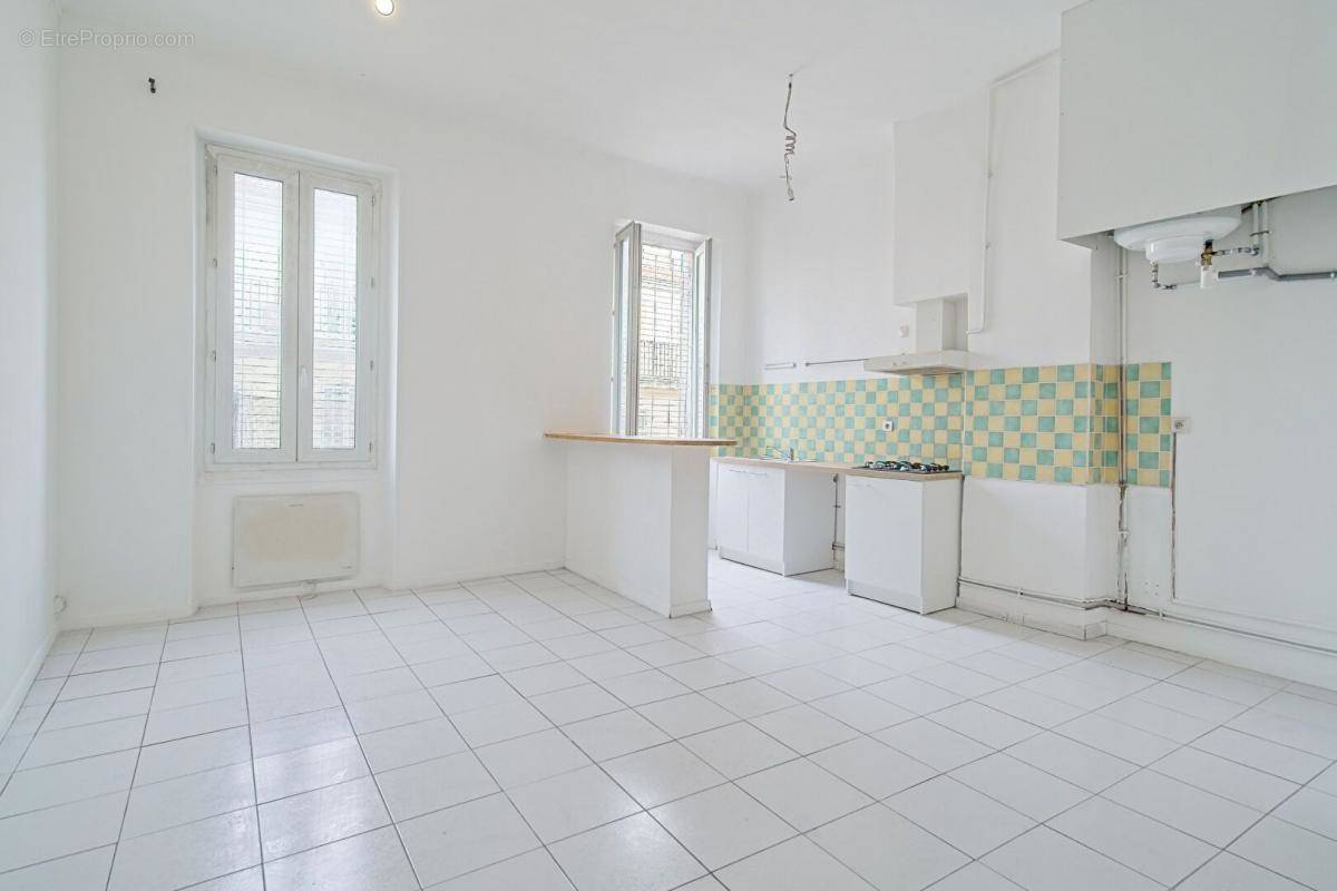 Appartement à MARSEILLE-6E