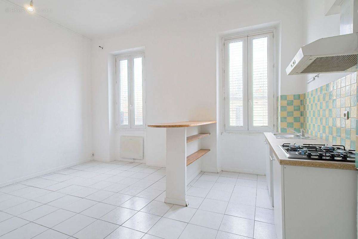 Appartement à MARSEILLE-6E