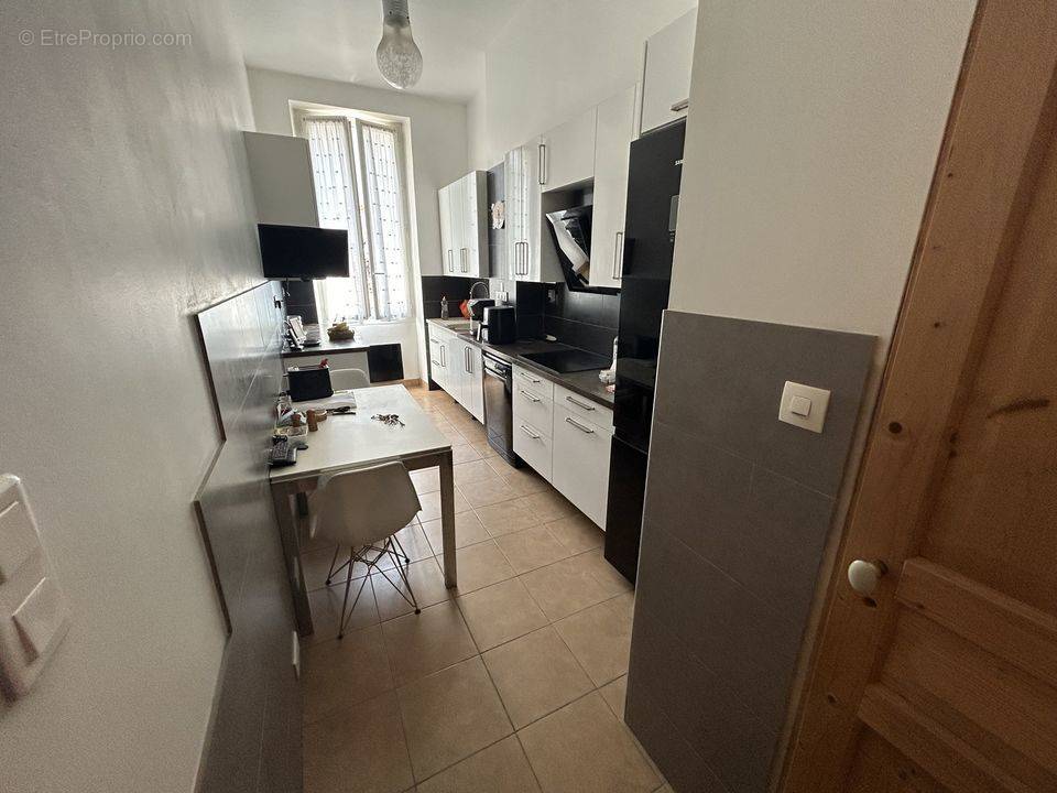 Appartement à MARSEILLE-1E