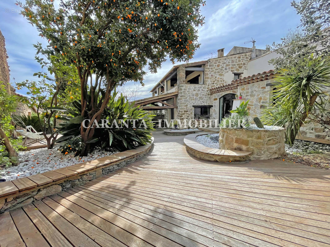 Maison à ROQUEBRUNE-SUR-ARGENS