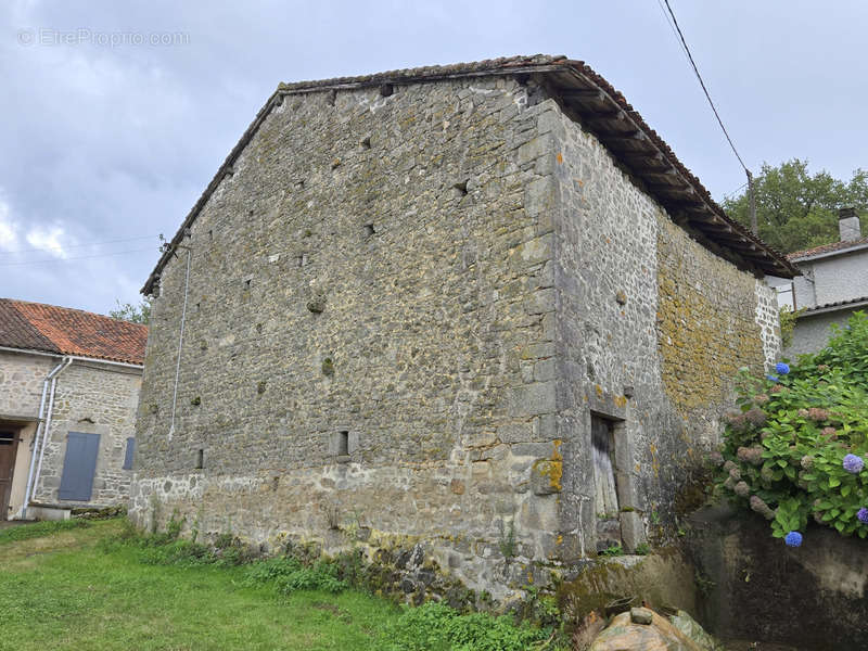 Maison à MORTEMART