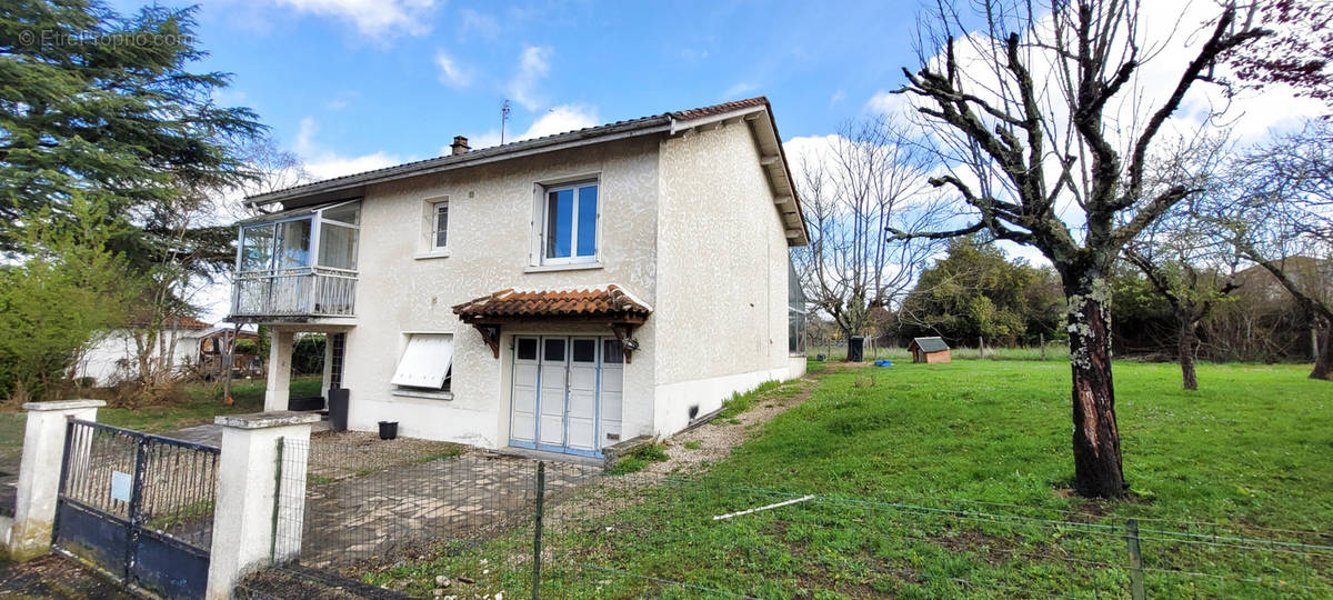 Maison à MENSIGNAC