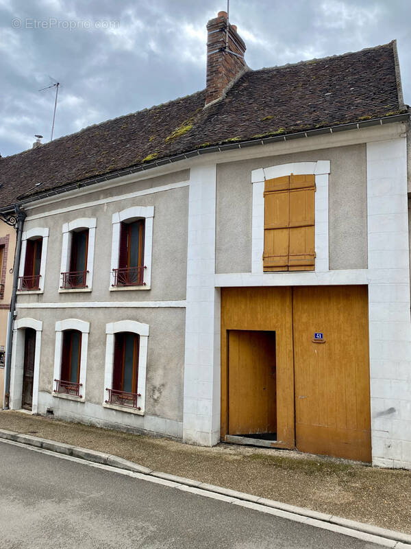 Maison à SAINT-JULIEN-DU-SAULT