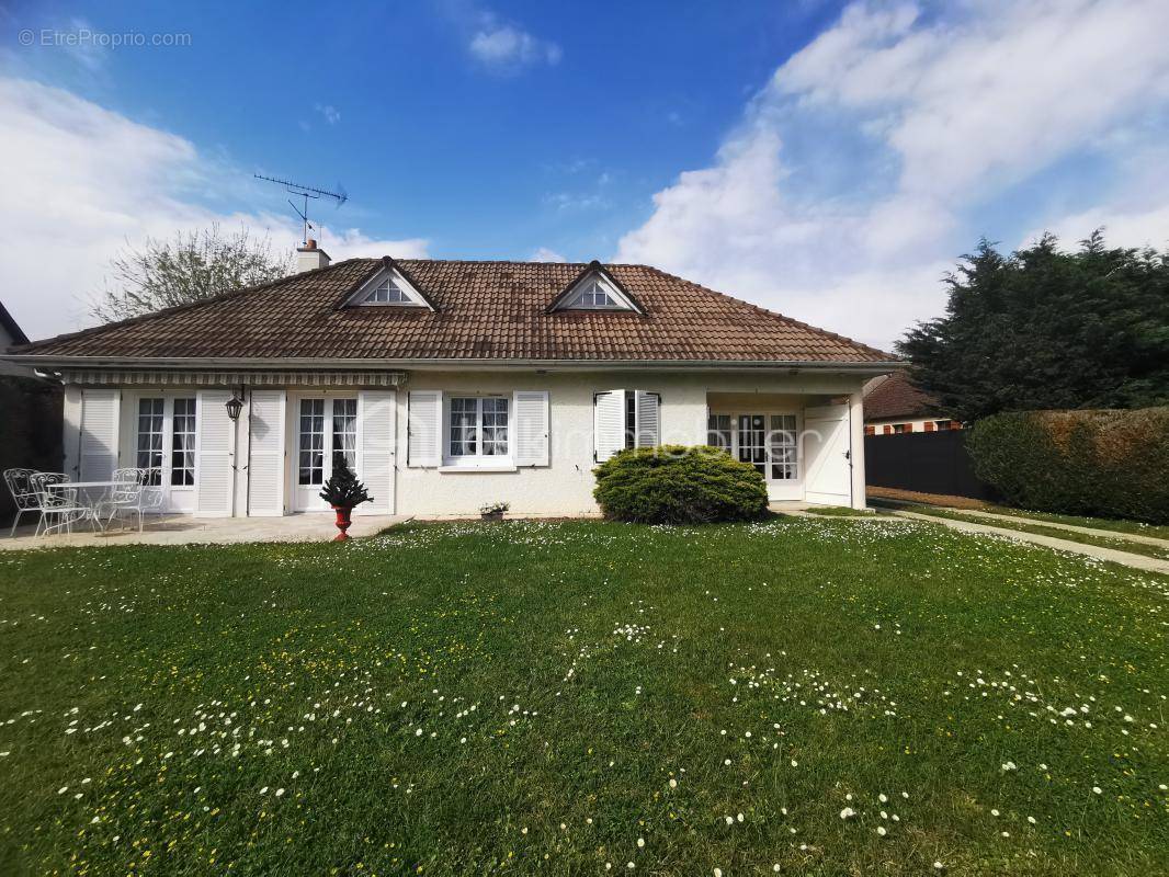 Maison à FERRIERES-EN-GATINAIS