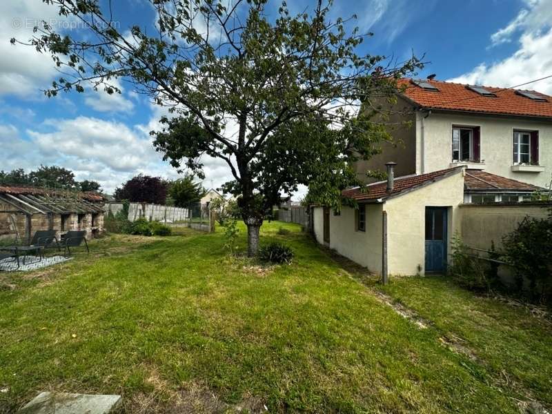 Maison à LE COUDRAY