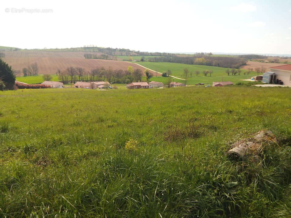 Terrain à PUYCASQUIER