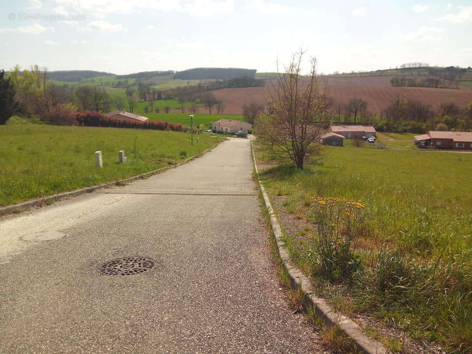 Terrain à PUYCASQUIER