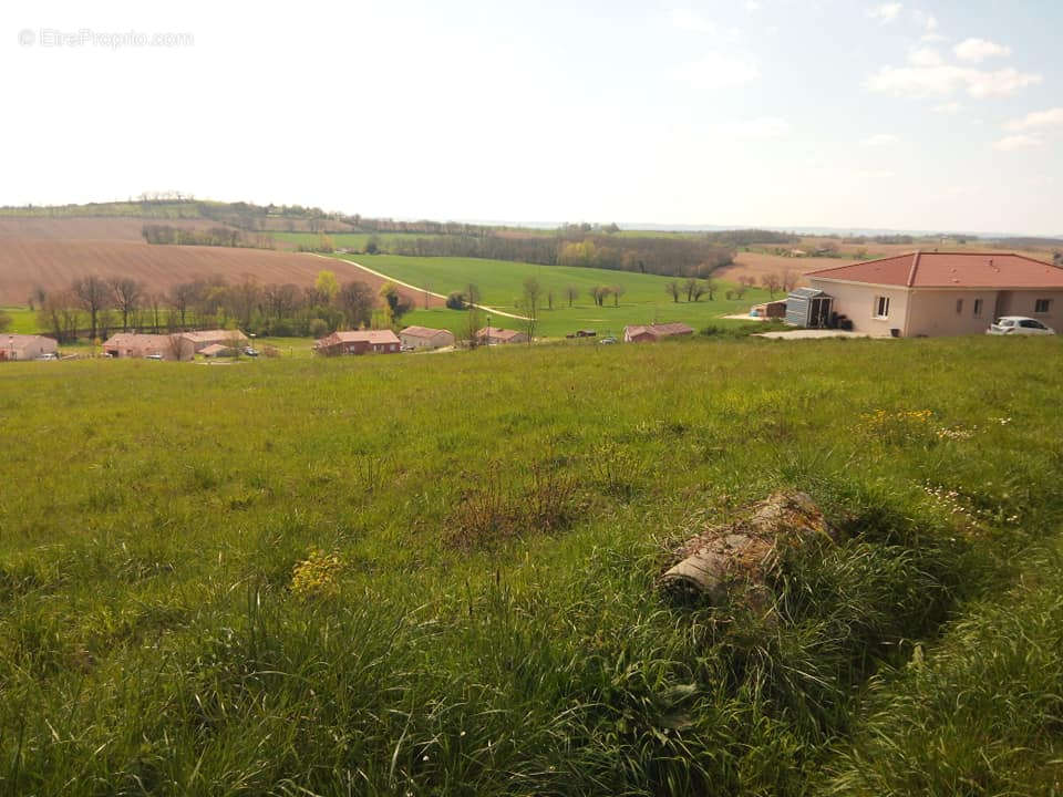 Terrain à PUYCASQUIER