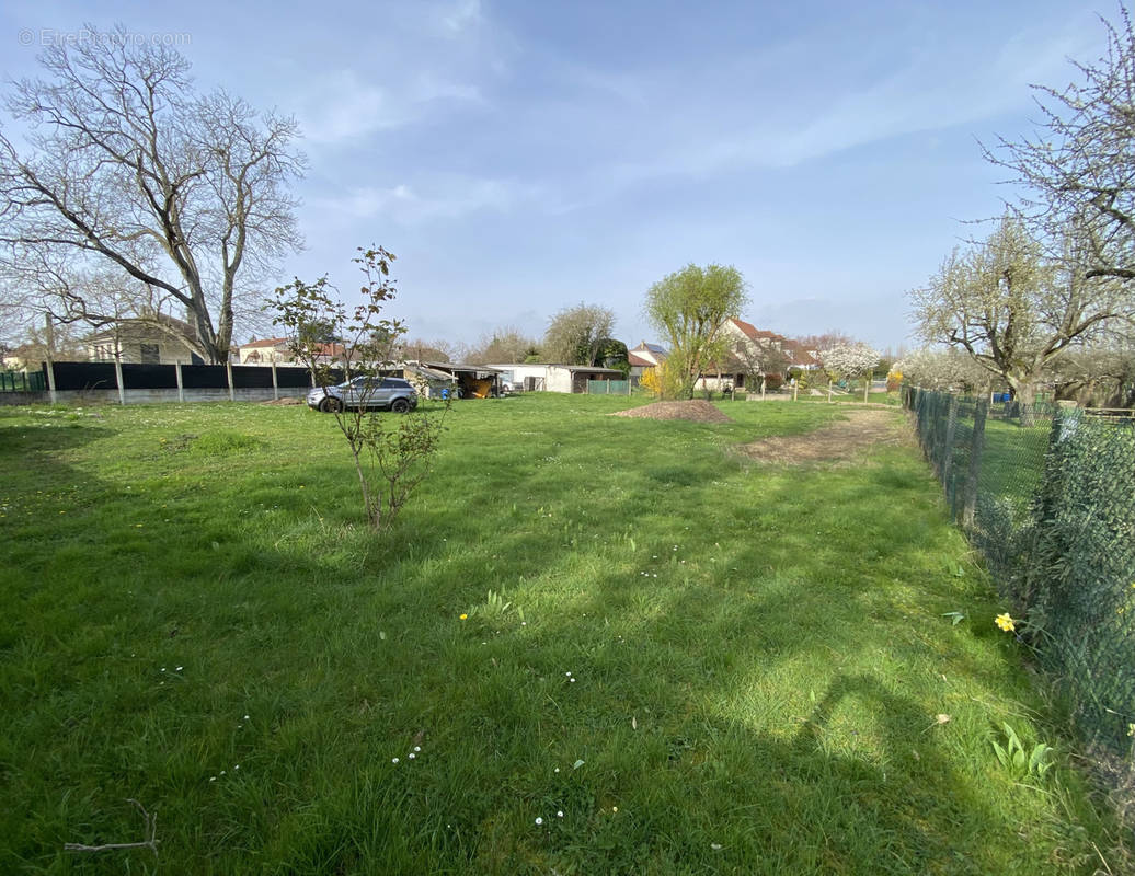 Terrain à SAINT-JULIEN-LES-VILLAS