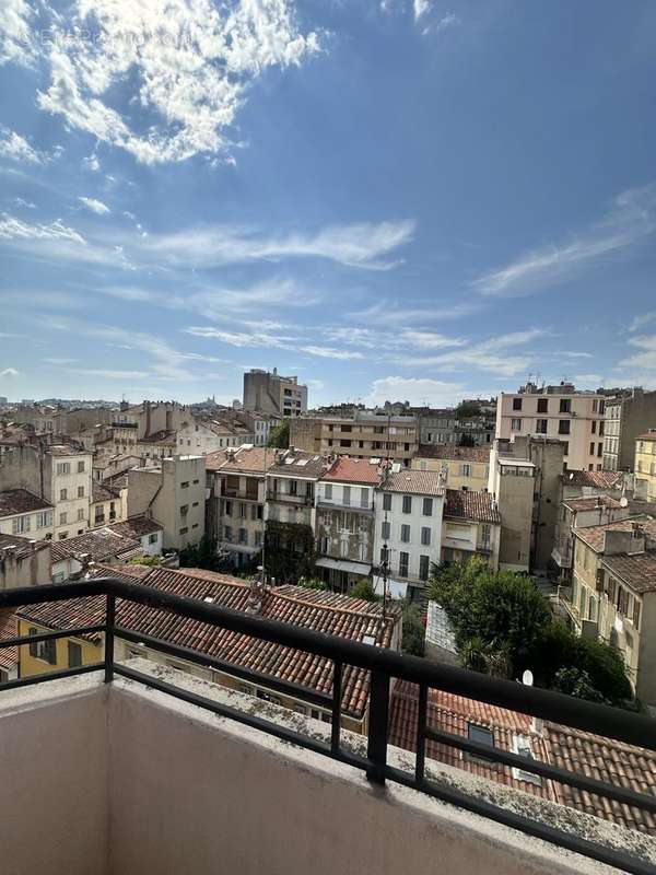 vue cuisine  - Appartement à MARSEILLE-5E