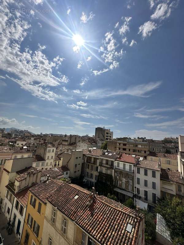 vue séjour  - Appartement à MARSEILLE-5E