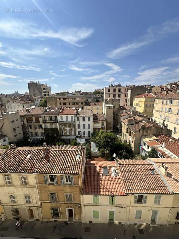 vue séjour  - Appartement à MARSEILLE-5E