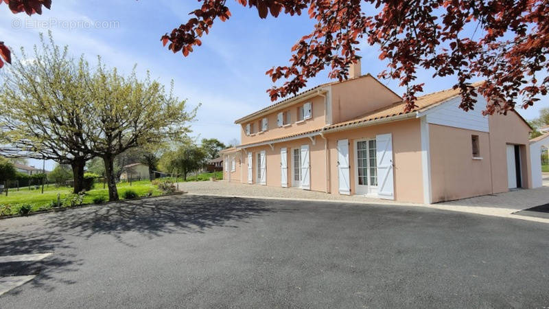 Maison à SAINT-CAPRAIS-DE-BLAYE