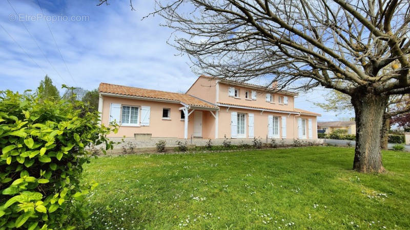 Maison à SAINT-CAPRAIS-DE-BLAYE