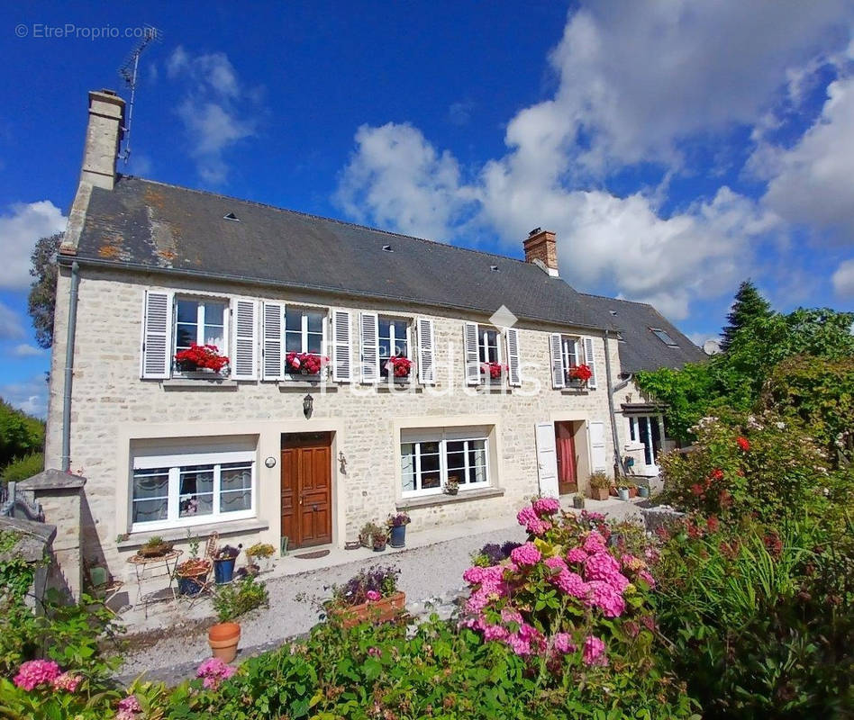 Maison à SAINTE-MARIE-DU-MONT