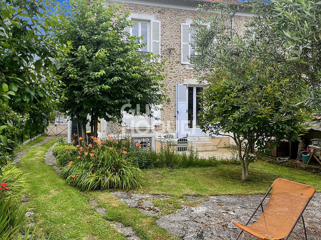 Maison à TOURNAN-EN-BRIE